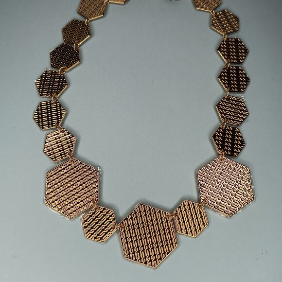 Christian Siriano Necklace Modern Geometric Hexagon Gold Tone Metalli Lo… - Picture 8 of 14
